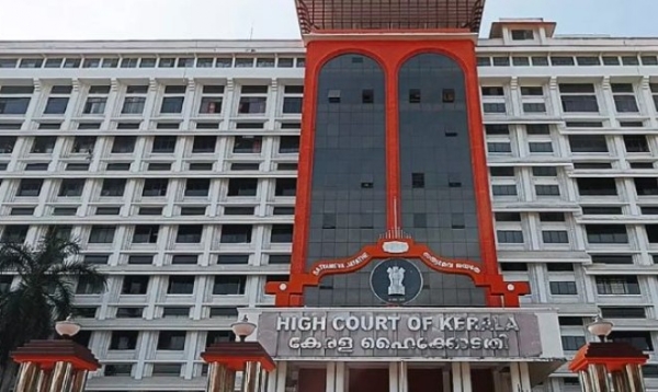 മൈക്രോഫിനാൻസ് തട്ടിപ്പ് കേസ്: വെളളാപ്പള്ളി നടേശനെതിരായ അന്വേഷണത്തിൽ വീഴ്ച വരുത്തിയ എസ്പിക്ക് ഹൈക്കോടതിയുടെ കടുത്ത താക്കീത്; മൂന്നാഴ്ചയ്ക്കകം റിപ്പോർട്ട് നൽകിയില്ലെങ്കിൽ മാറ്റും മൈക്രോഫിനാൻസ് തട്ടിപ്പ് കേസ്: വെളളാപ്പള്ളി നടേശനെതിരായ അന്വേഷണത്തിൽ വീഴ്ച വരുത്തിയ എസ്പിക്ക് ഹൈക്കോടതിയുടെ കടുത്ത താക്കീത്; മൂന്നാഴ്ചയ്ക്കകം റിപ്പോർട്ട് നൽകിയില്ലെങ്കിൽ മാറ്റും