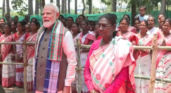 മയൂർഭഞ്ചിൽ ഗോത്രവർഗ്ഗക്കാരുടെ പവിത്രവനങ്ങളിൽ പ്രാർത്ഥന നടത്തി രാഷ്ട്രപതിയും പ്രധാനമന്ത്രിയും; ഒഡീഷയിൽ 47,600 കോടിയുടെ വികസന പദ്ധതികൾക്ക് തുടക്കം മയൂർഭഞ്ചിൽ ഗോത്രവർഗ്ഗക്കാരുടെ പവിത്രവനങ്ങളിൽ പ്രാർത്ഥന നടത്തി രാഷ്ട്രപതിയും പ്രധാനമന്ത്രിയും; ഒഡീഷയിൽ 47,600 കോടിയുടെ വികസന പദ്ധതികൾക്ക് തുടക്കം