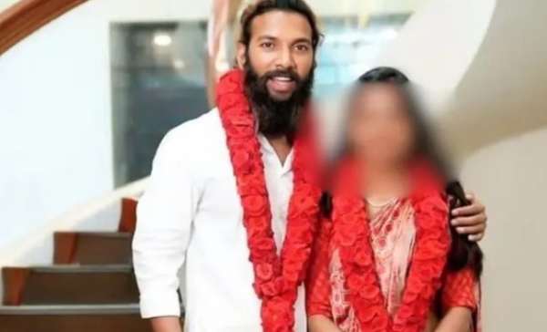 കുംഭമേള വൈറൽ താരത്തിന് സുരക്ഷയൊരുക്കാൻ കൊച്ചി പോലീസ്; പെൺകുട്ടി എവിടെയെന്നറിയാതെ ആശയക്കുഴപ്പം, അഭിഭാഷകന് നോട്ടീസ് അയച്ചു