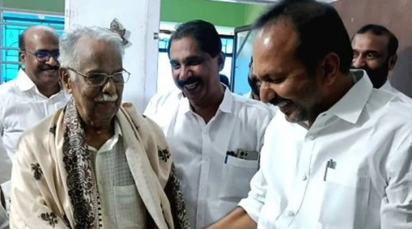 പ്രഖ്യാപനങ്ങൾ എത്രമാത്രം നടപ്പാക്കാനാകുമെന്ന ആശങ്കയുണ്ട്: പി.സി. വിഷ്ണുനാഥിനോട് ടി. പദ്മനാഭൻ പ്രഖ്യാപനങ്ങൾ എത്രമാത്രം നടപ്പാക്കാനാകുമെന്ന ആശങ്കയുണ്ട്: പി.സി. വിഷ്ണുനാഥിനോട് ടി. പദ്മനാഭൻ