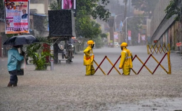 മുംബൈയിൽ കനത്ത മഴയ്ക്കും ഇടിമിന്നലിനും സാധ്യത: ജാഗ്രതാ നിർദ്ദേശവുമായി കാലാവസ്ഥാ വകുപ്പ്