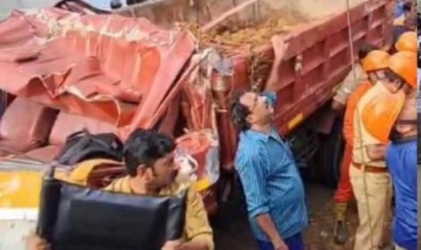 ബസ് സ്റ്റോപ്പിലേക്ക് ടിപ്പർ ലോറി പാഞ്ഞുകയറി മൂന്ന് മരണം; അപകടത്തിന് കാരണം അമിതവേഗതയെന്ന് ദൃക്സാക്ഷികൾ