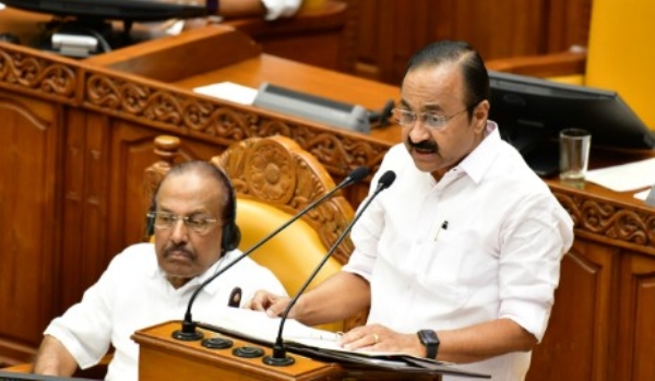 ക്ലിഫ് ഹൗസിൽ പാലുകാച്ചൽ ചടങ്ങുകൾ നടന്നു; ഒരു മാസത്തെ കാത്തിരിപ്പിനൊടുവിൽ വി.ഡി. സതീശൻ ഔദ്യോഗിക വസതിയിലേക്ക് മാറി