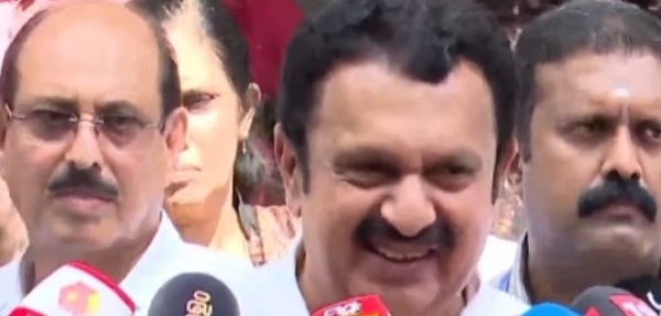 തിരുവനന്തപുരം നഗരസഭയിലെ അവിശ്വാസപ്രമേയം ജില്ലാതലത്തിൽ തീരുമാനിക്കേണ്ടത്; മാലിന്യപ്രശ്നം പരിഹരിച്ചില്ലെങ്കിൽ ഡെങ്കിപ്പനി പടരുമെന്ന് കെ. മുരളീധരൻ