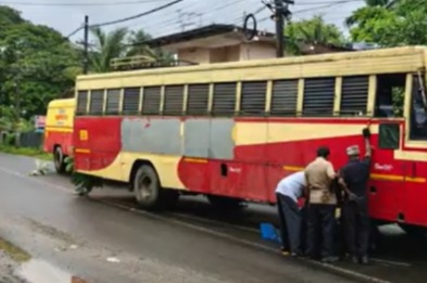 ആലപ്പുഴയിൽ കെഎസ്ആർടിസി ബസിന്റെ ടയർ ഊരിത്തെറിച്ചു; രണ്ട് കാൽനടയാത്രക്കാർക്ക് പരിക്ക്