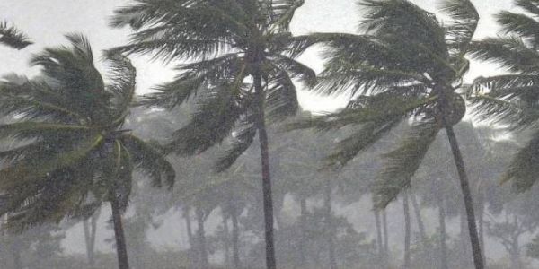 സംസ്ഥാനത്ത് കനത്ത മഴ തുടരുന്നു: വ്യാഴാഴ്ച വരെ ശക്തമായ കാറ്റിനും ഇടിമിന്നലിനും സാധ്യത; ജാഗ്രതാ നിർദ്ദേശം