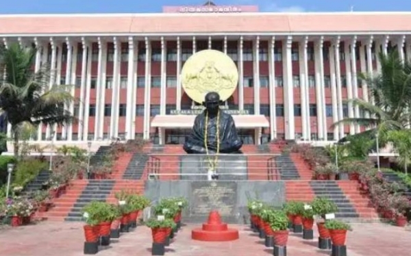 സംസ്ഥാനത്തിന്റെ ധനസ്ഥിതി വ്യക്തമാക്കുന്ന ധവളപത്രം നാളെ നിയമസഭയിൽ; രാവിലെ അടിയന്തര മന്ത്രിസഭായോഗം സംസ്ഥാനത്തിന്റെ ധനസ്ഥിതി വ്യക്തമാക്കുന്ന ധവളപത്രം നാളെ നിയമസഭയിൽ; രാവിലെ അടിയന്തര മന്ത്രിസഭായോഗം