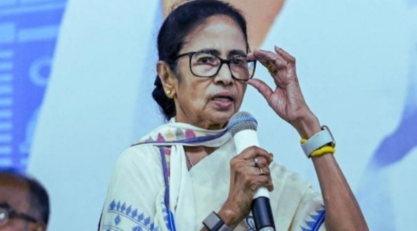 തൃണമൂലിൽ വൻ പിളർപ്പ്: 29 ലോക്സഭ എംപിമാരിൽ 28 പേരും വിമത പക്ഷത്തേക്ക്; മമതയ്ക്കൊപ്പം ഒരാൾ മാത്രം!