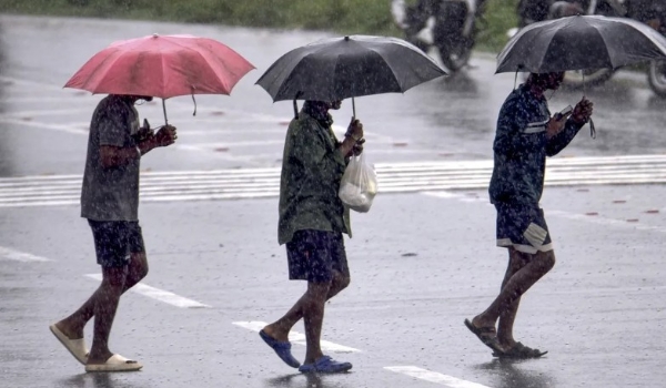 ഡൽഹി-എൻസിആറിൽ കനത്ത മഴയും ശക്തമായ കാറ്റും; ഉഷ്ണതരംഗത്തിന് ആശ്വാസം, ജൂൺ 6 വരെ യെല്ലോ അലർട്ട് പ്രഖ്യാപിച്ച് കാലാവസ്ഥാ വകുപ്പ്