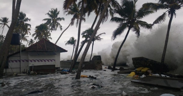 **സംസ്ഥാനത്ത് കാലവർഷം കനക്കുന്നു; ഇന്ന് ഏഴ് ജില്ലകളിൽ ഓറഞ്ച് അലർട്ട്; വടക്കൻ കേരളത്തിൽ വരും ദിവസങ്ങളിലും കടുത്ത ജാഗ്രത** **സംസ്ഥാനത്ത് കാലവർഷം കനക്കുന്നു; ഇന്ന് ഏഴ് ജില്ലകളിൽ ഓറഞ്ച് അലർട്ട്; വടക്കൻ കേരളത്തിൽ വരും ദിവസങ്ങളിലും കടുത്ത ജാഗ്രത**