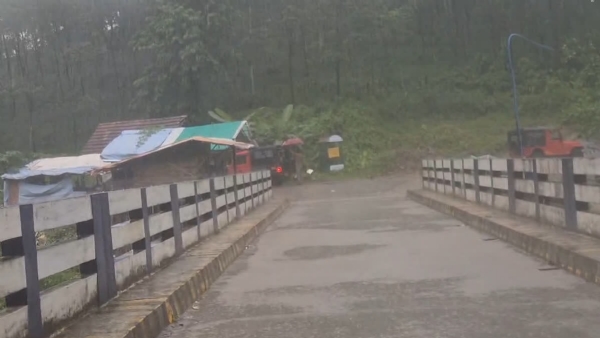 ALUVA MUNNAR HIGHWAY