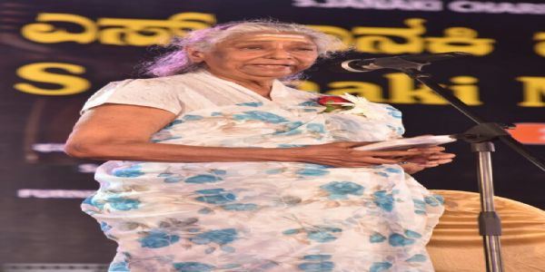 എസ് ജാനകി ഓര്മ്മയായി; വിതുമ്പി സംഗീത പ്രേമികള്