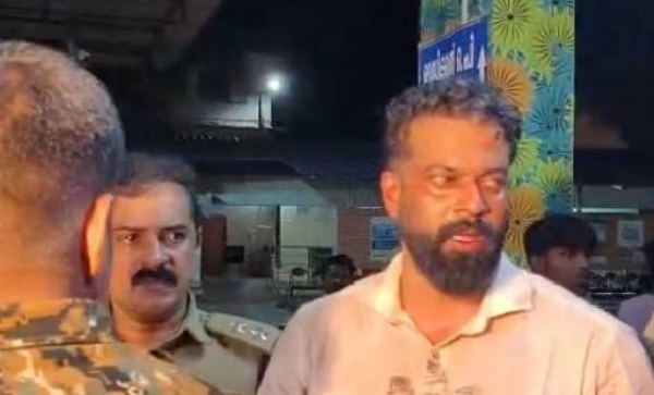 കാപ്പ കേസ് പ്രതിയായ കൗൺസിലർക്ക് വിയ്യൂർ ജയിലിൽ പുനഃസത്യപ്രതിജ്ഞ ചെയ്യാം: ഹൈക്കോടതിയുടെ അനുമതി; മാധ്യമപ്രവർത്തകർക്കും പ്രവേശനം കാപ്പ കേസ് പ്രതിയായ കൗൺസിലർക്ക് വിയ്യൂർ ജയിലിൽ പുനഃസത്യപ്രതിജ്ഞ ചെയ്യാം: ഹൈക്കോടതിയുടെ അനുമതി; മാധ്യമപ്രവർത്തകർക്കും പ്രവേശനം