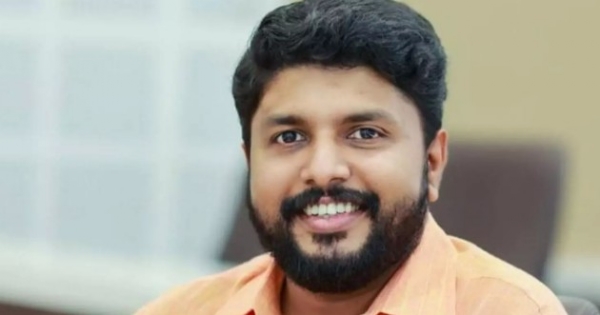 പൊതിച്ചോറ് വിതരണം നിർത്തില്ല; ബാനറും കൊടിയും വെക്കുന്നതിൽ എന്താണ് പ്രശ്നമെന്ന് ഡിവൈഎഫ്ഐ