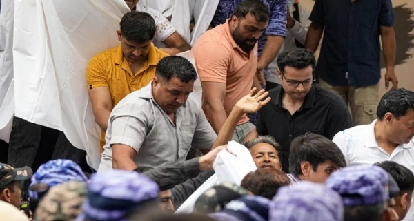 ആരോഗ്യനില വഷളായി; സോനം വാങ്ചുകിനെ ആശുപത്രിയിലേക്ക് മാറ്റി, ജന്തർ മന്ദറിലെ പ്രതിഷേധക്കാരെ ഒഴിപ്പിച്ച് ഡൽഹി പോലീസ് ആരോഗ്യനില വഷളായി; സോനം വാങ്ചുകിനെ ആശുപത്രിയിലേക്ക് മാറ്റി, ജന്തർ മന്ദറിലെ പ്രതിഷേധക്കാരെ ഒഴിപ്പിച്ച് ഡൽഹി പോലീസ്