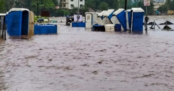 ജമ്മു കശ്മീരിൽ കനത്ത നാശം വിതച്ച് പ്രകൃതിക്ഷോഭം; പൂഞ്ചിലും രാജൗരിയിലും ഉരുൾപൊട്ടലിലും വെള്ളപ്പൊക്കത്തിലും 11 മരണം, 7 പേരെ കാണാതായി