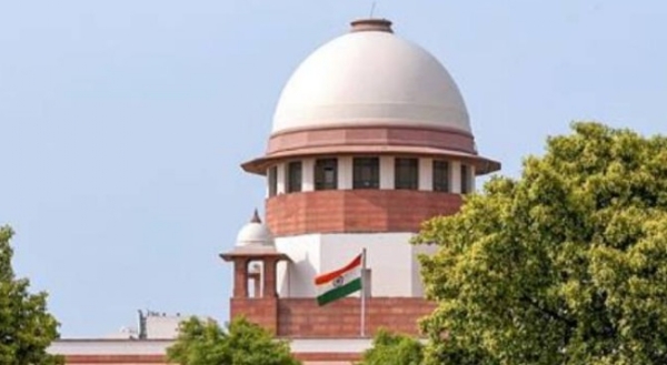 ഡൽഹിയിലെ പോലീസ് അതിക്രമം: ഹർജി അടിയന്തരമായി പരിഗണിക്കില്ലെന്ന് സുപ്രീം കോടതി; വീഡിയോ കാണാൻ സമയമില്ല എന്ന് ചീഫ് ജസ്റ്റിസ് ഡൽഹിയിലെ പോലീസ് അതിക്രമം: ഹർജി അടിയന്തരമായി പരിഗണിക്കില്ലെന്ന് സുപ്രീം കോടതി; വീഡിയോ കാണാൻ സമയമില്ല എന്ന് ചീഫ് ജസ്റ്റിസ്