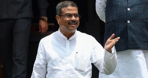 ഞാൻ സ്ട്രീറ്റ് ഫൈറ്ററാണ്, എസി മുറിയിലിരിക്കുന്ന പ്രവൃർത്തകനല്ല: രാജിക്ക് പിന്നാലെ ധർമ്മേന്ദ്ര പ്രധാന്റെ പ്രതികരണം ഞാൻ സ്ട്രീറ്റ് ഫൈറ്ററാണ്, എസി മുറിയിലിരിക്കുന്ന പ്രവൃർത്തകനല്ല: രാജിക്ക് പിന്നാലെ ധർമ്മേന്ദ്ര പ്രധാന്റെ പ്രതികരണം