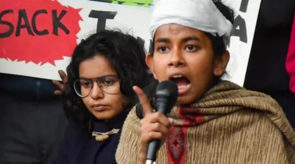 എകെജി ഭവനിൽ കയറി ഡൽഹി പോലീസ്: എസ്എഫ്ഐ നേതാവ് ഐഷി ഘോഷിനെ അറസ്റ്റ് ചെയ്യാനുള്ള നീക്കം തടഞ്ഞ് ജോൺ ബ്രിട്ടാസ് എം.പി; നാടകീയ രംഗങ്ങൾ
