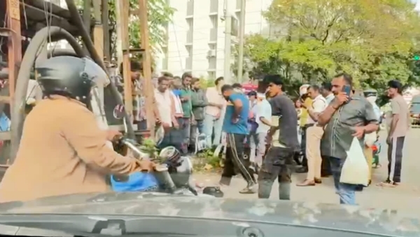 TRAFFIC POLICEMAN ATTACK ARREST TRAFFIC POLICEMAN ATTACK ARREST