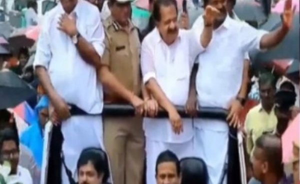 ലഹരിക്കെതിരെ ‘തൂഫാൻ ജാഗരൺ’; പെരുമ്പാവൂരിൽ ബഹുജന റാലിയുമായി ആഭ്യന്തരമന്ത്രിയും സംസ്ഥാന പോലീസ് മേധാവിയും, ഭായ് കോളനിയിൽ സന്ദർശനം നടത്തും ലഹരിക്കെതിരെ ‘തൂഫാൻ ജാഗരൺ’; പെരുമ്പാവൂരിൽ ബഹുജന റാലിയുമായി ആഭ്യന്തരമന്ത്രിയും സംസ്ഥാന പോലീസ് മേധാവിയും, ഭായ് കോളനിയിൽ സന്ദർശനം നടത്തും