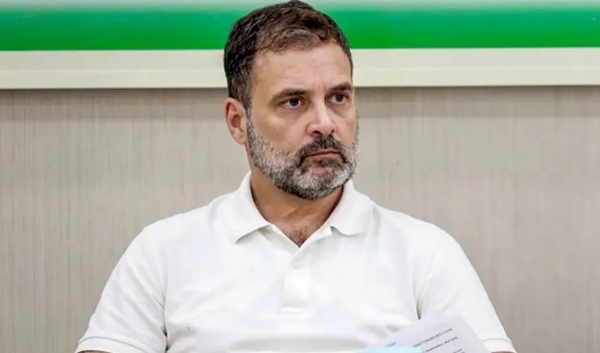 പരിക്കേറ്റ പോലീസുകാരെക്കുറിച്ചുള്ള ചോദ്യത്തിൽ നിന്ന് ഒഴിഞ്ഞുമാറി രാഹുൽ ഗാന്ധി; മാധ്യമപ്രവർത്തകനോട് നിങ്ങൾ ബി.ജെ.പിയാണോ? എന്ന് തിരിച്ചുചോദ്യം പരിക്കേറ്റ പോലീസുകാരെക്കുറിച്ചുള്ള ചോദ്യത്തിൽ നിന്ന് ഒഴിഞ്ഞുമാറി രാഹുൽ ഗാന്ധി; മാധ്യമപ്രവർത്തകനോട് നിങ്ങൾ ബി.ജെ.പിയാണോ? എന്ന് തിരിച്ചുചോദ്യം