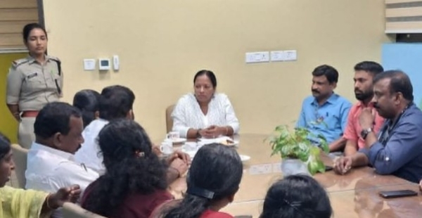 കൊല്ലം അച്ചൻകോവിലിലെ ആദിവാസി കുടുംബത്തിന്റെ ദുരിതം: വിശദമായ അന്വേഷണത്തിന് ഉത്തരവിട്ട് മന്ത്രി കെ. എ. തുളസി; എസ്.ടി പ്രൊമോട്ടറെ നീക്കി കൊല്ലം അച്ചൻകോവിലിലെ ആദിവാസി കുടുംബത്തിന്റെ ദുരിതം: വിശദമായ അന്വേഷണത്തിന് ഉത്തരവിട്ട് മന്ത്രി കെ. എ. തുളസി; എസ്.ടി പ്രൊമോട്ടറെ നീക്കി
