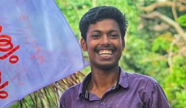 അഭിമന്യു വധക്കേസ്: വിചാരണയ്ക്ക് മുന്നോടിയായി പ്രതികളെ കുറ്റപത്രം വായിച്ചുകേൾപ്പിച്ചു; കുറ്റം നിഷേധിച്ച് പ്രതികൾ അഭിമന്യു വധക്കേസ്: വിചാരണയ്ക്ക് മുന്നോടിയായി പ്രതികളെ കുറ്റപത്രം വായിച്ചുകേൾപ്പിച്ചു; കുറ്റം നിഷേധിച്ച് പ്രതികൾ