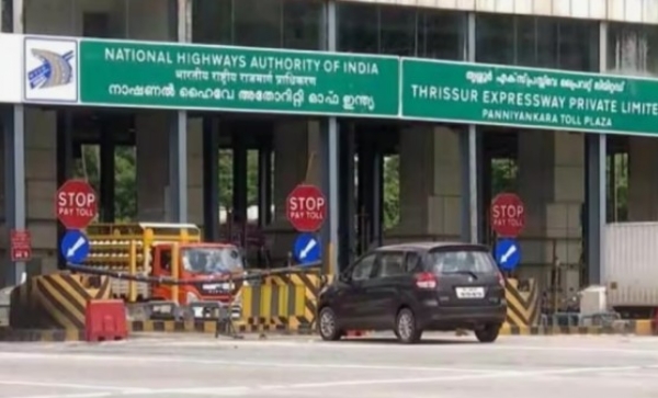 സർവകക്ഷിയോഗ തീരുമാനം അട്ടിമറിച്ചു: പന്നിയങ്കരയിൽ പ്രദേശവാസികൾക്ക് സൗജന്യയാത്ര നിഷേധിച്ച് ടോൾ കമ്പനി; പ്രതിഷേധം ശക്തം
