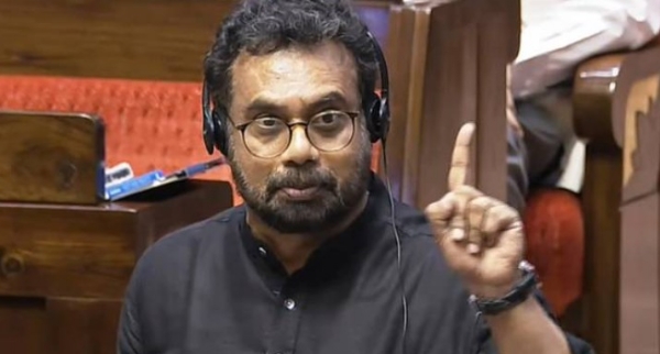 യുഡിഎഫ് ഇപ്പോൾ പരസ്പരം ആരോപണം ഉന്നയിക്കുകയാണ്; ചരിത്രത്തിൽ ഇതുപോലെ മലക്കം മറിയുന്ന മുന്നണിയെ കണ്ടിട്ടില്ലെന്ന് ജോൺ ബ്രിട്ടാസ് യുഡിഎഫ് ഇപ്പോൾ പരസ്പരം ആരോപണം ഉന്നയിക്കുകയാണ്; ചരിത്രത്തിൽ ഇതുപോലെ മലക്കം മറിയുന്ന മുന്നണിയെ കണ്ടിട്ടില്ലെന്ന് ജോൺ ബ്രിട്ടാസ്