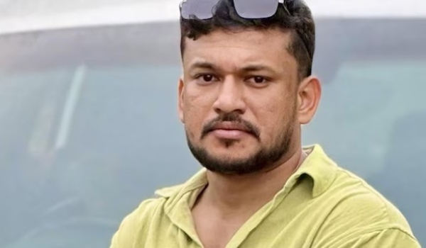 അർജുൻ ആയങ്കിയുടെ അറസ്റ്റ്: പാർട്ടി ബന്ധം വീണ്ടും ചർച്ചയായതോടെ പ്രതിരോധത്തിലായി സിപിഎം; എം.വി. ജയരാജനെതിരെ സൈബർ സഖാക്കളുടെ അമർഷം