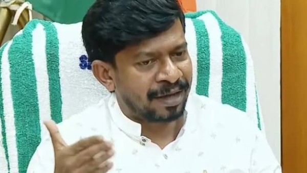മെസി വിവാദം: പല സർക്കാർ ഫയലുകളും ലഭ്യമല്ലെന്ന് കായിക മന്ത്രി ഒ.ജെ. ജനീഷ്; അന്വേഷണം ഊർജ്ജിതമാക്കാൻ തീരുമാനം മെസി വിവാദം: പല സർക്കാർ ഫയലുകളും ലഭ്യമല്ലെന്ന് കായിക മന്ത്രി ഒ.ജെ. ജനീഷ്; അന്വേഷണം ഊർജ്ജിതമാക്കാൻ തീരുമാനം