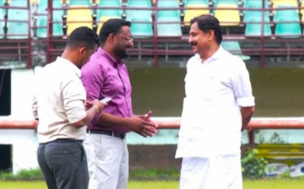 അർജൻറീന ടീമിൻ്റെ കേരള സന്ദർശനം: ഫിഫയുടെ അനുമതിയില്ലാതെയായിരുന്നു വാഗ്ദാനങ്ങളെന്ന് റിപ്പോർട്ട്; അന്തിമ കരാറിലെ വിവരങ്ങൾ പുറത്ത് അർജൻറീന ടീമിൻ്റെ കേരള സന്ദർശനം: ഫിഫയുടെ അനുമതിയില്ലാതെയായിരുന്നു വാഗ്ദാനങ്ങളെന്ന് റിപ്പോർട്ട്; അന്തിമ കരാറിലെ വിവരങ്ങൾ പുറത്ത്