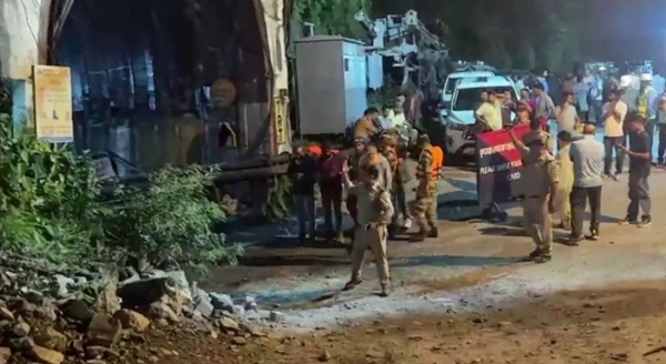 ഉത്തരാഖണ്ഡിൽ തുരങ്കത്തിനുള്ളിലേക്ക് വെള്ളവും ചെളിയും ഇരച്ചുകയറി ദുരന്തം: 7 മരണം, രണ്ട് പേർക്കായി തെരച്ചിൽ തുടരുന്നു ഉത്തരാഖണ്ഡിൽ തുരങ്കത്തിനുള്ളിലേക്ക് വെള്ളവും ചെളിയും ഇരച്ചുകയറി ദുരന്തം: 7 മരണം, രണ്ട് പേർക്കായി തെരച്ചിൽ തുടരുന്നു