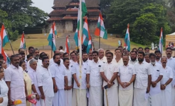 തൃശൂരിൽ ബിജെപിയുടെ സമാന്തര സ്വാതന്ത്ര്യദിനാഘോഷം: ഹൈക്കോടതി ഉത്തരവ് ലംഘിച്ചതിന് പോലീസിൽ പരാതി നൽകി കൊച്ചിൻ ദേവസ്വം ബോർഡ്; ശക്തമായ പ്രതിഷേധവുമായി സിപിഐഎമ്മും മന്ത്രിയും തൃശൂരിൽ ബിജെപിയുടെ സമാന്തര സ്വാതന്ത്ര്യദിനാഘോഷം: ഹൈക്കോടതി ഉത്തരവ് ലംഘിച്ചതിന് പോലീസിൽ പരാതി നൽകി കൊച്ചിൻ ദേവസ്വം ബോർഡ്; ശക്തമായ പ്രതിഷേധവുമായി സിപിഐഎമ്മും മന്ത്രിയും