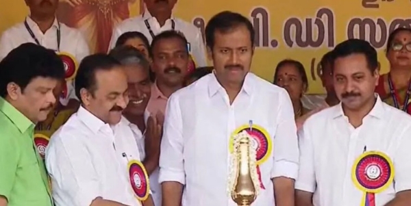 ഓണാഘോഷങ്ങൾക്ക് വർണാഭമായ തുടക്കം; തൃപ്പൂണിത്തുറ അത്തച്ചമയം മുഖ്യമന്ത്രി വി. ഡി. സതീശൻ ഉദ്ഘാടനം ചെയ്തു ഓണാഘോഷങ്ങൾക്ക് വർണാഭമായ തുടക്കം; തൃപ്പൂണിത്തുറ അത്തച്ചമയം മുഖ്യമന്ത്രി വി. ഡി. സതീശൻ ഉദ്ഘാടനം ചെയ്തു