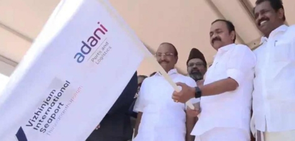 വിഴിഞ്ഞം അന്താരാഷ്ട്ര തുറമുഖത്ത് വാണിജ്യ എക്സിം പ്രവര്ത്തനങ്ങള്ക്ക് തുടക്കം; ചടങ്ങില് നിന്ന് വിട്ടുനിന്ന് കേന്ദ്രമന്ത്രിയും മേയറും വിഴിഞ്ഞം അന്താരാഷ്ട്ര തുറമുഖത്ത് വാണിജ്യ എക്സിം പ്രവര്ത്തനങ്ങള്ക്ക് തുടക്കം; ചടങ്ങില് നിന്ന് വിട്ടുനിന്ന് കേന്ദ്രമന്ത്രിയും മേയറും