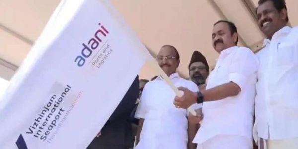 വിഴിഞ്ഞം അന്താരാഷ്ട്ര തുറമുഖത്ത് വാണിജ്യ എക്സിം പ്രവര്ത്തനങ്ങള്ക്ക് തുടക്കം; ചടങ്ങില് നിന്ന് വിട്ടുനിന്ന് കേന്ദ്രമന്ത്രിയും മേയറും