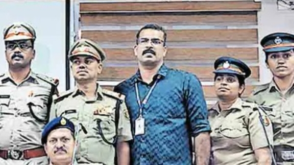 10 കോടിയുടെ രാസലഹരി വേട്ട: 17 സംസ്ഥാന അതിർത്തികൾ താണ്ടി 15,000 കിലോമീറ്റർ ദുരിതയാത്ര; ലഹരി മാഫിയയെ പൂട്ടാൻ എക്സൈസ് എസ്ഐടിയുടെ സാഹസിക ഓപ്പറേഷൻ 10 കോടിയുടെ രാസലഹരി വേട്ട: 17 സംസ്ഥാന അതിർത്തികൾ താണ്ടി 15,000 കിലോമീറ്റർ ദുരിതയാത്ര; ലഹരി മാഫിയയെ പൂട്ടാൻ എക്സൈസ് എസ്ഐടിയുടെ സാഹസിക ഓപ്പറേഷൻ