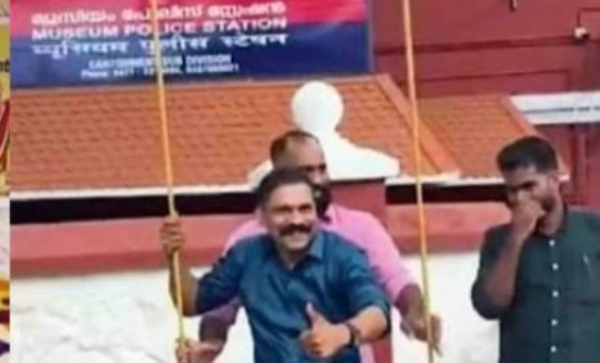 മ്യൂസിയം സ്റ്റേഷനിലെ റീൽസ് വിവാദം: ആറ് പോലീസുകാർക്ക് സ്ഥലംമാറ്റം; എസ്എച്ച്ഒക്കെതിരെ നടപടിക്ക് സാധ്യത മ്യൂസിയം സ്റ്റേഷനിലെ റീൽസ് വിവാദം: ആറ് പോലീസുകാർക്ക് സ്ഥലംമാറ്റം; എസ്എച്ച്ഒക്കെതിരെ നടപടിക്ക് സാധ്യത