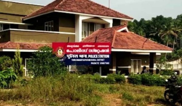 അരുവിക്കര സ്റ്റേഷനിൽ ഡ്യൂട്ടിക്കിടെ മദ്യപാനം: റൂറൽ എസ്പിയുടെ മിന്നൽ പരിശോധനയിൽ മൂന്ന് പോലീസ് ഉദ്യോഗസ്ഥർക്ക് സസ്പെൻഷൻ അരുവിക്കര സ്റ്റേഷനിൽ ഡ്യൂട്ടിക്കിടെ മദ്യപാനം: റൂറൽ എസ്പിയുടെ മിന്നൽ പരിശോധനയിൽ മൂന്ന് പോലീസ് ഉദ്യോഗസ്ഥർക്ക് സസ്പെൻഷൻ