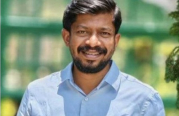 വനിതാ പ്രസിഡന്റാകുന്നത് സ്വാഗതാർഹം; പക്ഷേ കേട്ടാൽ അറയ്ക്കുന്ന മുദ്രാവാക്യം വിളിക്കരുത്: ചിന്ത ജെറോമിനെതിരെ മന്ത്രി ഒ.ജെ. ജനീഷ് വനിതാ പ്രസിഡന്റാകുന്നത് സ്വാഗതാർഹം; പക്ഷേ കേട്ടാൽ അറയ്ക്കുന്ന മുദ്രാവാക്യം വിളിക്കരുത്: ചിന്ത ജെറോമിനെതിരെ മന്ത്രി ഒ.ജെ. ജനീഷ്