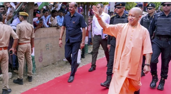 രക്ഷാബന്ധൻ സമ്മാനം: ഉത്തർപ്രദേശിൽ സ്ത്രീകൾക്കും കൂടെയുള്ള ഒരാൾക്കും സൗജന്യ ബസ് യാത്ര പ്രഖ്യാപിച്ച് യോഗി സർക്കാർ