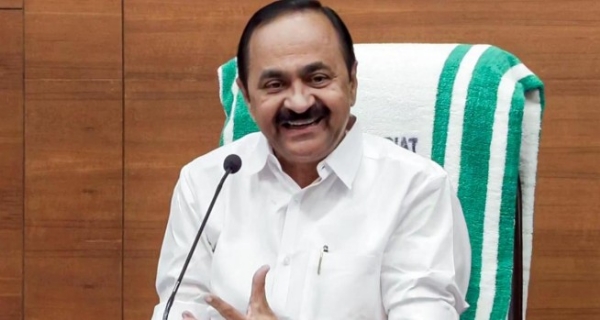 സമ്മർദങ്ങൾക്ക് വഴങ്ങില്ല; വ്യാജ പ്രചാരണങ്ങളെ രാഷ്ട്രീയമായി നേരിടും: മുഖ്യമന്ത്രി സമ്മർദങ്ങൾക്ക് വഴങ്ങില്ല; വ്യാജ പ്രചാരണങ്ങളെ രാഷ്ട്രീയമായി നേരിടും: മുഖ്യമന്ത്രി