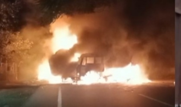 പാലക്കാട് കല്ലടിക്കോട് ലോറികൾ കൂട്ടിയിടിച്ച് വൻ തീപ്പിടിത്തം; ലോറി ഡ്രൈവർ വെന്തുമരിച്ചു, ഒരാൾക്ക് പരിക്ക് പാലക്കാട് കല്ലടിക്കോട് ലോറികൾ കൂട്ടിയിടിച്ച് വൻ തീപ്പിടിത്തം; ലോറി ഡ്രൈവർ വെന്തുമരിച്ചു, ഒരാൾക്ക് പരിക്ക്