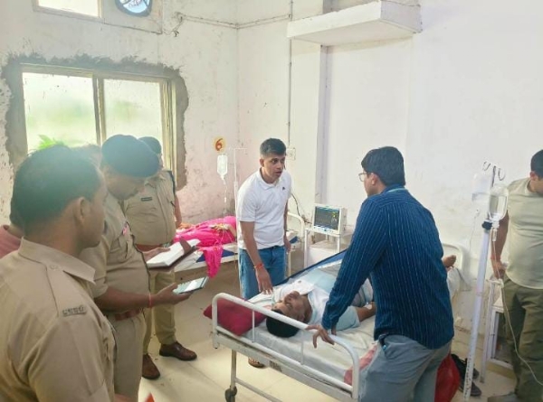 अस्पताल में भर्ती घायल अस्पताल में भर्ती घायल