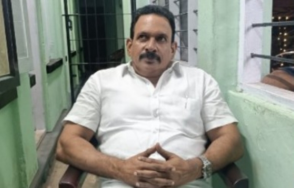 മുഖ്യമന്ത്രിയെ വഴിയിൽ തടഞ്ഞ സംഭവം: ചേന്തി അനിലിന് കോൺഗ്രസിൽ നിന്ന് സസ്പെൻഷൻ; കടുത്ത അതൃപ്തിയുമായി നേതാക്കൾ, പിന്നിൽ ഗ്രൂപ്പ് പോരെന്ന് ആരോപണം