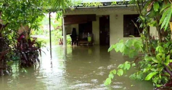 പത്തനംതിട്ടയിൽ പ്രളയഭീതി: കനത്ത മഴ തുടരുന്നു; പമ്പയും കക്കാട്ടാറും കരകവിഞ്ഞു; മൂഴിയാർ തുറന്നേക്കും, അപ്പർകുട്ടനാട്ടിൽ വിപുലമായ ഒഴിപ്പിക്കൽ പത്തനംതിട്ടയിൽ പ്രളയഭീതി: കനത്ത മഴ തുടരുന്നു; പമ്പയും കക്കാട്ടാറും കരകവിഞ്ഞു; മൂഴിയാർ തുറന്നേക്കും, അപ്പർകുട്ടനാട്ടിൽ വിപുലമായ ഒഴിപ്പിക്കൽ
