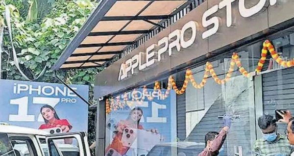 മൊബൈൽ ഷോറൂമിൽ വൻ കവർച്ച: 75 ലക്ഷം രൂപയുടെ 92 ഐഫോണുകളും പണവും കവർന്നു
