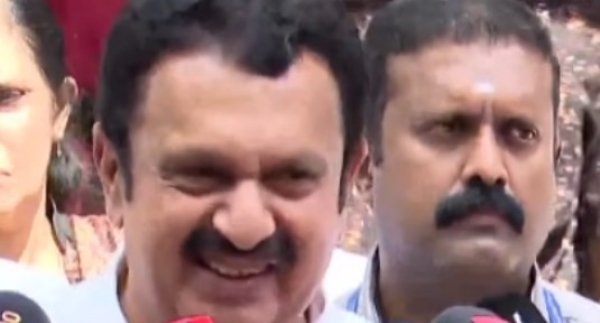 മുഖ്യമന്ത്രിക്കെതിരായ സൈബർ ആക്രമണം ആര് മൈൻഡ് ചെയ്യുന്നു? ചീപ്പ് കളി നേതാക്കൾ തന്നെ ചെയ്യുന്നുവെന്ന് രൂക്ഷവിമർശനം മുഖ്യമന്ത്രിക്കെതിരായ സൈബർ ആക്രമണം ആര് മൈൻഡ് ചെയ്യുന്നു? ചീപ്പ് കളി നേതാക്കൾ തന്നെ ചെയ്യുന്നുവെന്ന് രൂക്ഷവിമർശനം